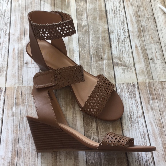 xoxo sadler wedge sandals